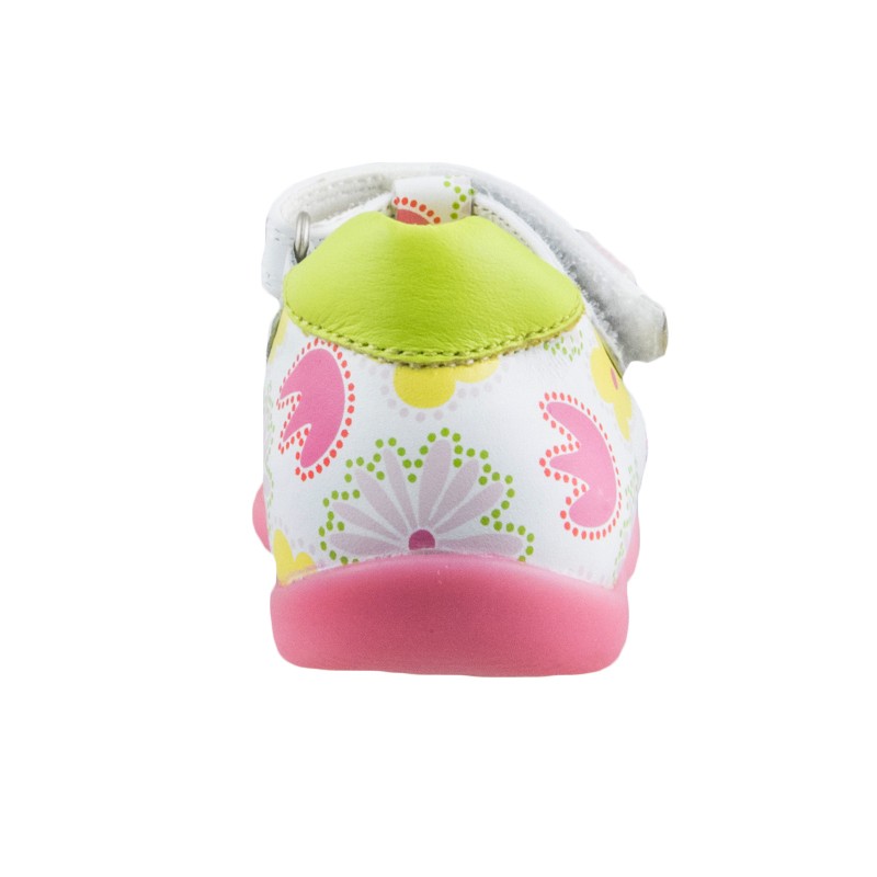 Agatha Ruiz De La Prada Κλειστο Πεδιλο Κοριτσι 192905 - ΛΕΥΚΟ-MULTI AGATHA RUIZ DE LA PRADA κλειστό πέδιλο για κορίτσι από υψηλής ποιότητας δέρμα και πανέμορφο σχέδιο που δε θα θέλει να βγάλει από το ποδαράκι της αυτό το καλοκαίρι.