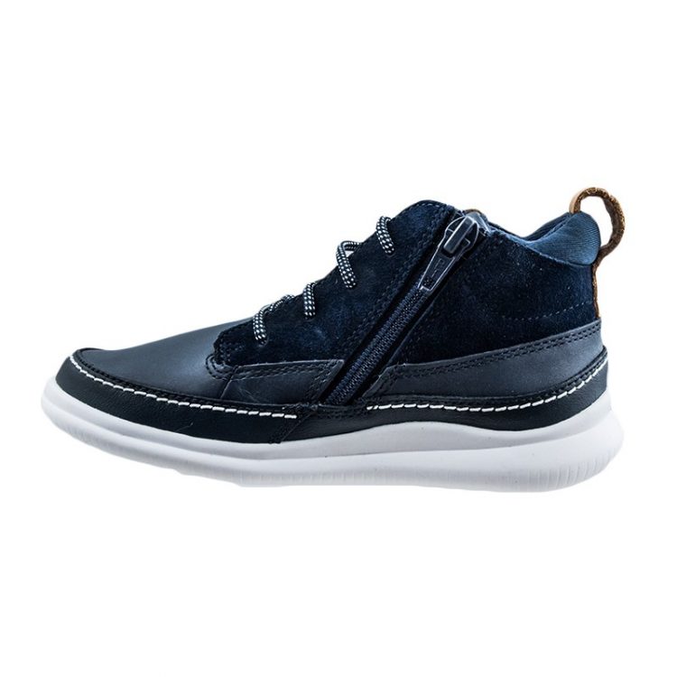 CLARKS Μποτάκι CLOUD AIR για αγόρια που εντυπωσιάζουν με το στυλ τους!