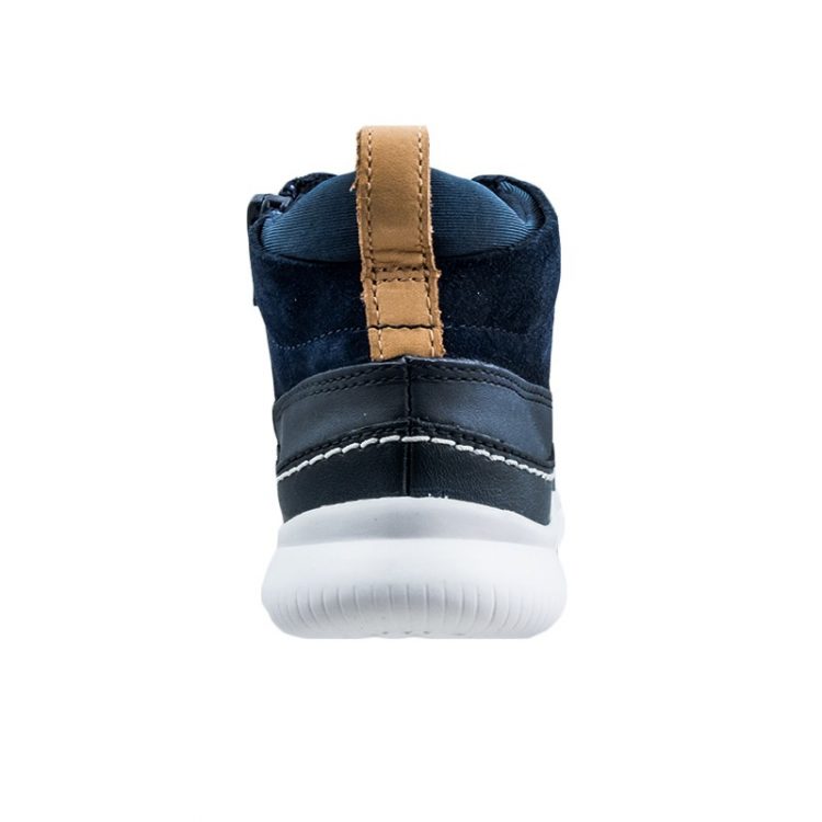CLARKS Μποτάκι CLOUD AIR για αγόρια που εντυπωσιάζουν με το στυλ τους!