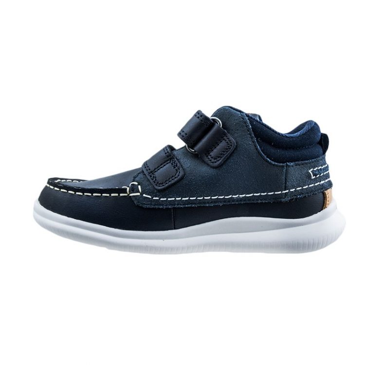 CLARKS Μποτάκι CLOUD TUKTU για αγόρια με κομψό στυλ από μικρή ηλικία.