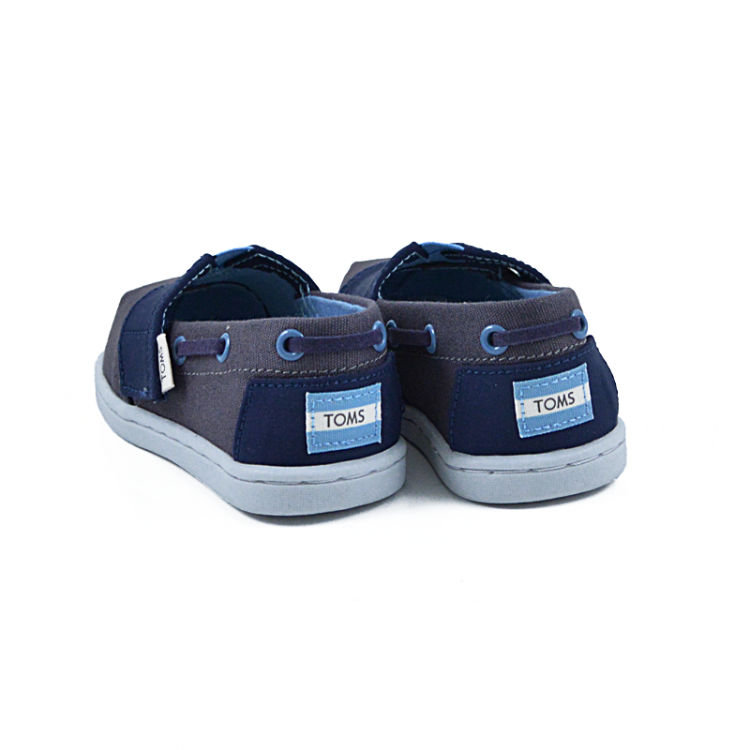 TOMS παιδική εσπαντρίγια για αγόρια σε μοντέρνα διχρωμία!