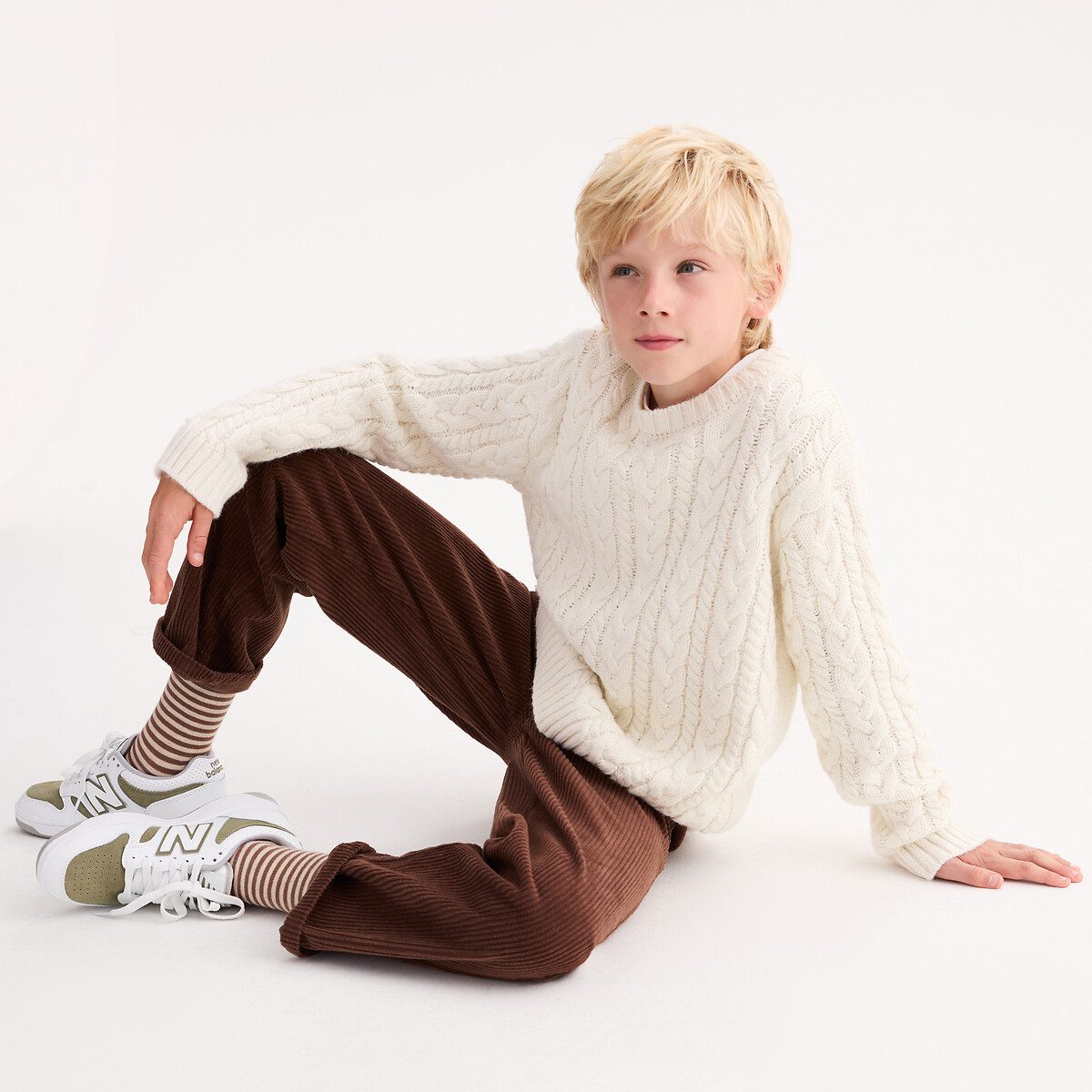 Πλεκτή μπλούζα με στρογγυλή λαιμόκοψη και χοντρή πλέξη Μπεζ