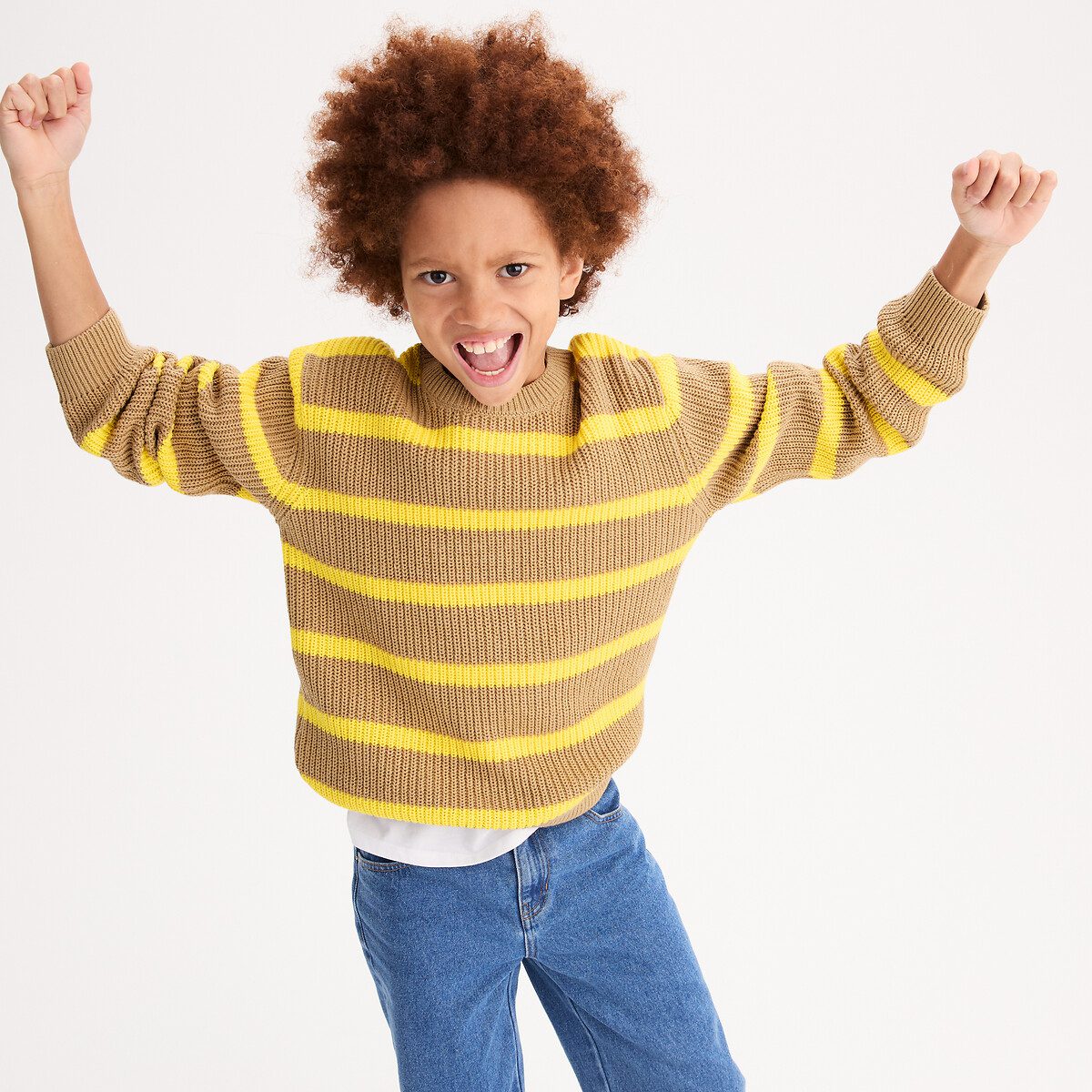 Πλεκτό ριγέ πουλόβερ με στρογγυλή λαιμόκοψη Μπεζ