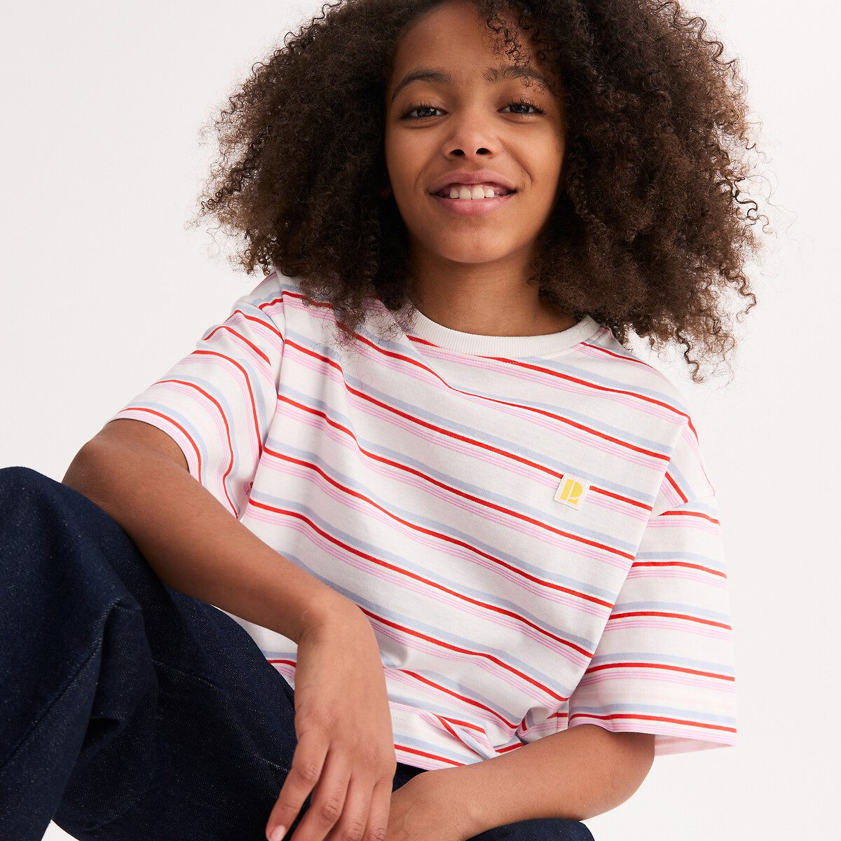 Ριγέ μπλουζάκι με στρογγυλή λαιμόκοψη και κοντά μανίκια Διαφορα Χρωματα