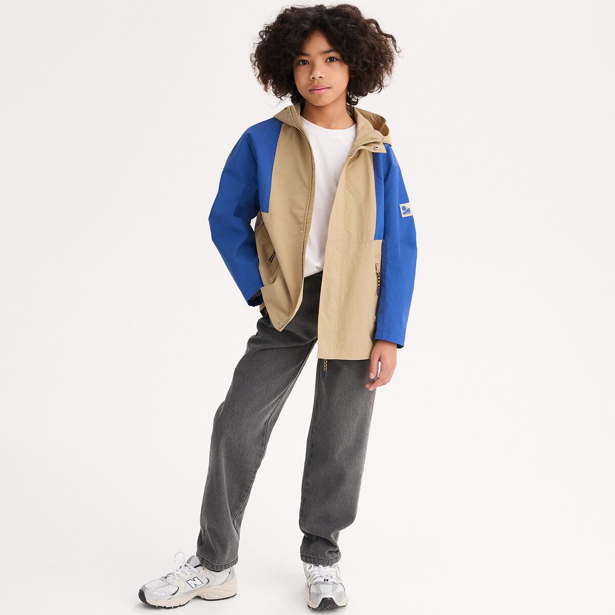 Μπουφάν αντιανεμικό με κουκούλα σε χρωματικό μπλοκ Μπεζ